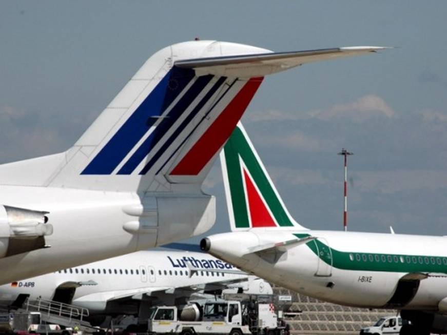 Alitalia: le Ferrovierimandano la scelta del partner