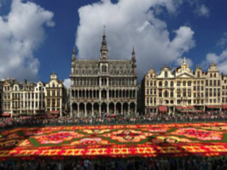 Bruxelles colora Ferragosto con il tappeto di fiori della Grand’ Place