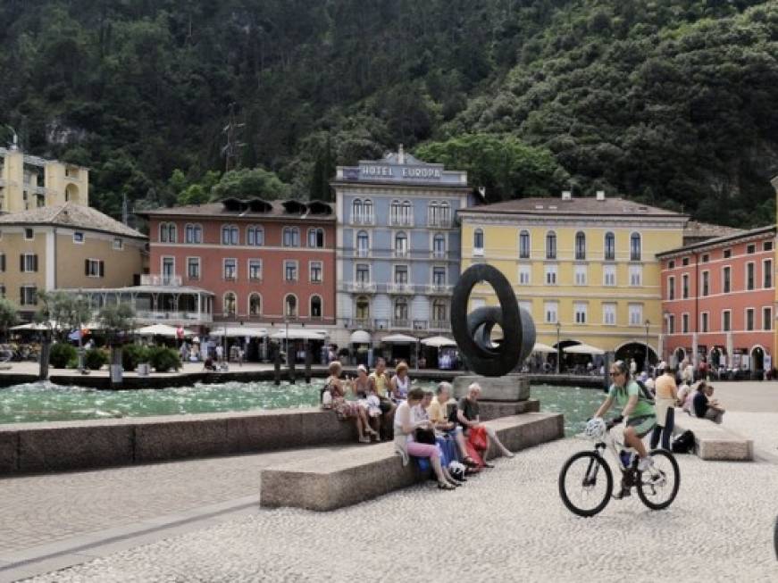Garda Trentino, arricchita con nuovi contenuti la guida Look Around