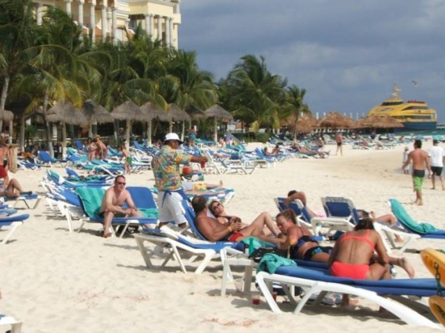 Allarme meteo per i resort turistici messicani, arriva l&amp;#39;uragano Newton