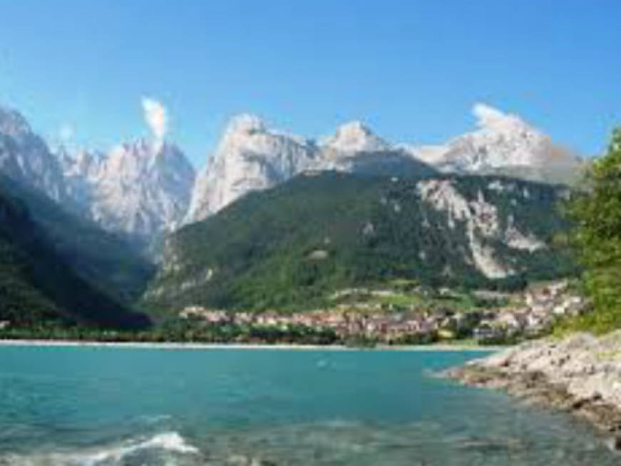Legambiente assegna le cinque vele ai laghi italiani: la lista dei migliori