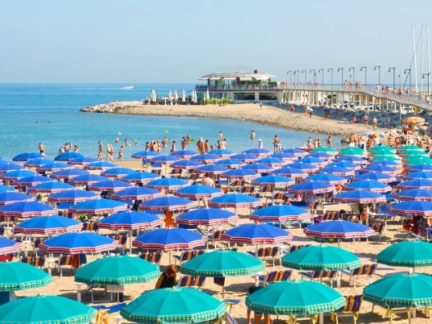 Il 60% degli italiani in vacanza fra giugno e agosto; la spesa media sotto i 1.000 euro