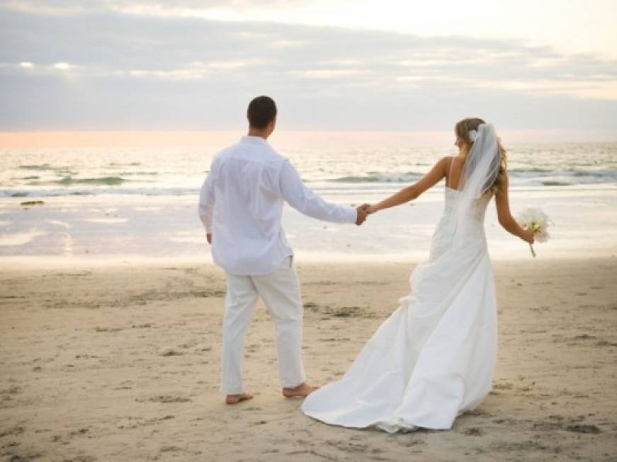 Matrimoni in spiaggia anche in Italia, il debutto di Ostia