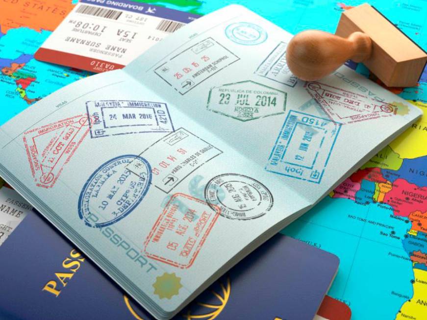 Passaporti, è ancora caos: a rischio 52mila prenotazioni