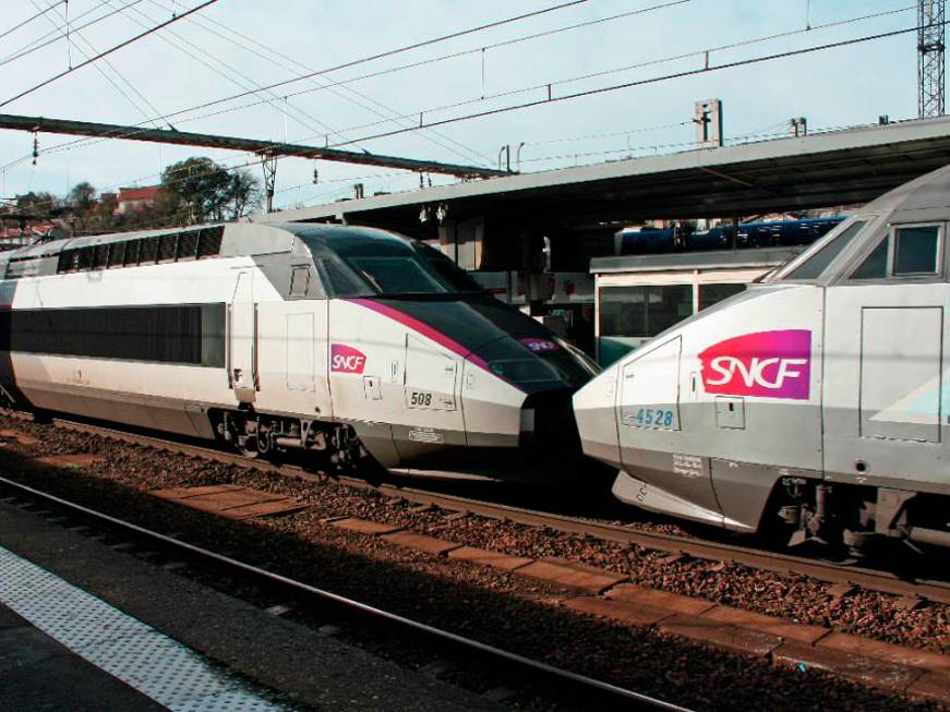 Sncf, i sindacati minacciano un mese di scioperi a partire dal 30 aprile: a rischio i Tgv