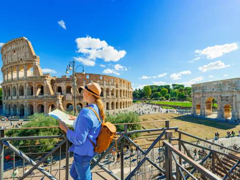 Istat: arrivi in calo,ma presenzein aumento