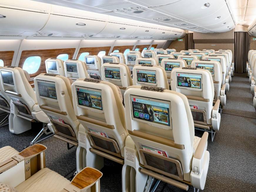 Emirates annuncia il traguardo di 100 aeromobili riammodernati