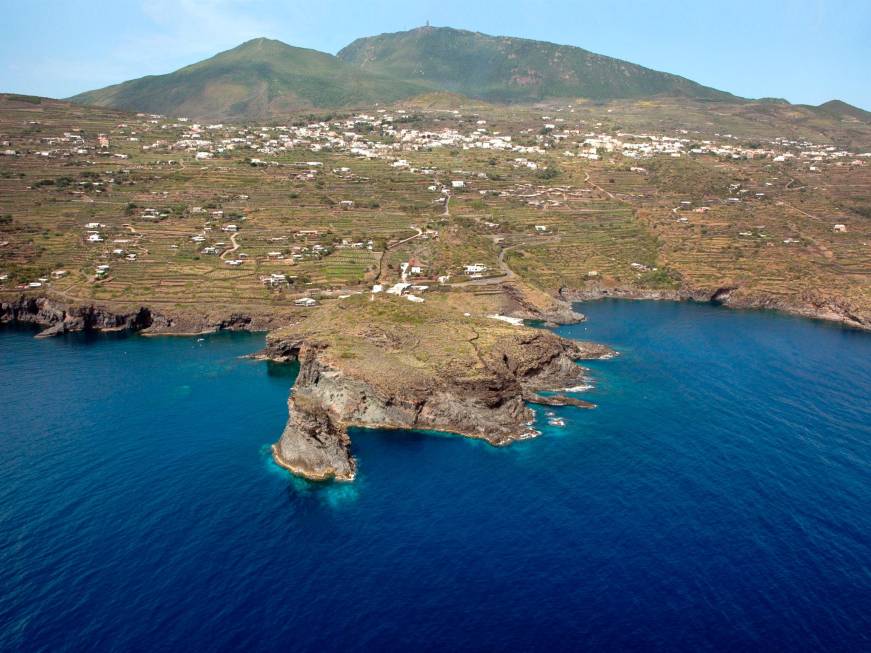 Giorgio Armani: Pantelleria propone di intitolargli l’aeroporto