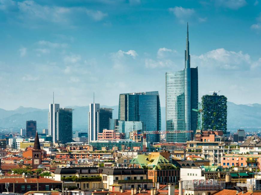 Milano vuole la tassa di soggiorno a 7 euro anche per il 2026