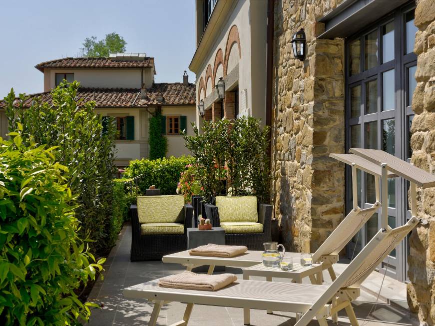 Il terrazzo di una delle camere di Villa Fiesole