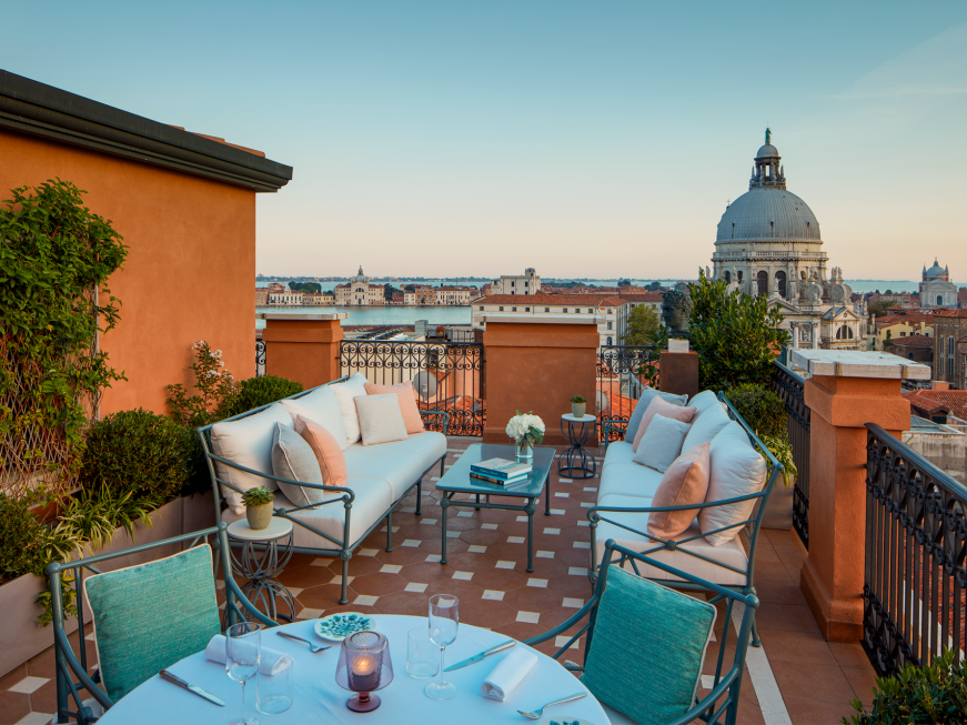 Inside The St. Regis Venice, terrazza fra antico e contemporaneo