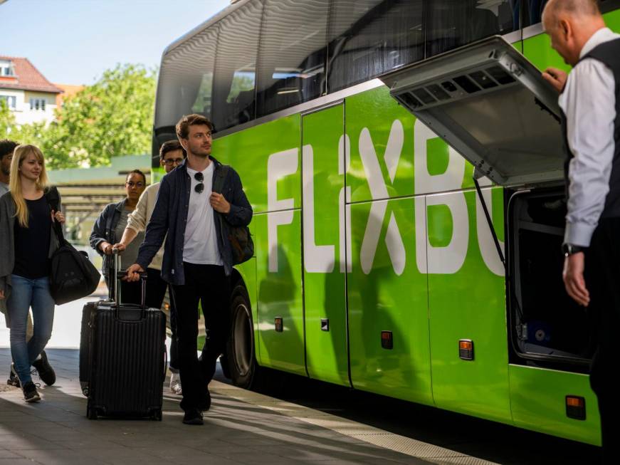 FlixBus alza il velo sull’offerta estiva e sbarca in Sardegna
