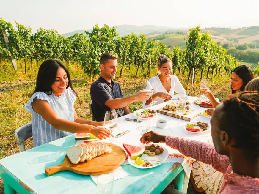 Benessere, buon cibo e sport per i giovani italiani al mare