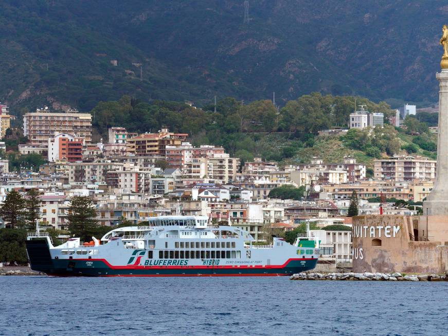 Nuova nave sullo stretto di Messina: è Athena di Bluferries