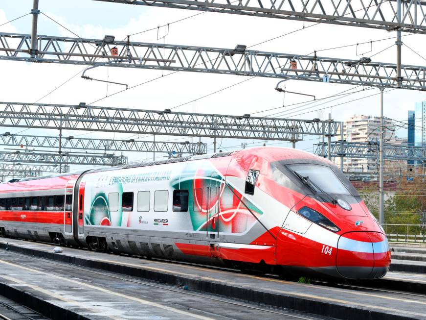 Fs, su treni e bus la nuova livrea dedicata alle Olimpiadi di Milano-Cortina 2026