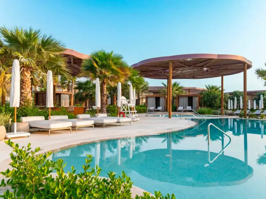 Raffles The Red Sea apre le porte a Shura Island