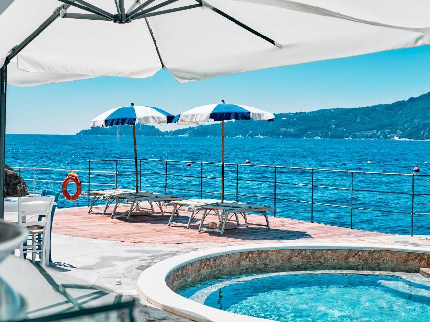 Marina di Bardi Beach Club, la nuova spiaggia privata di R Collection Hotels
