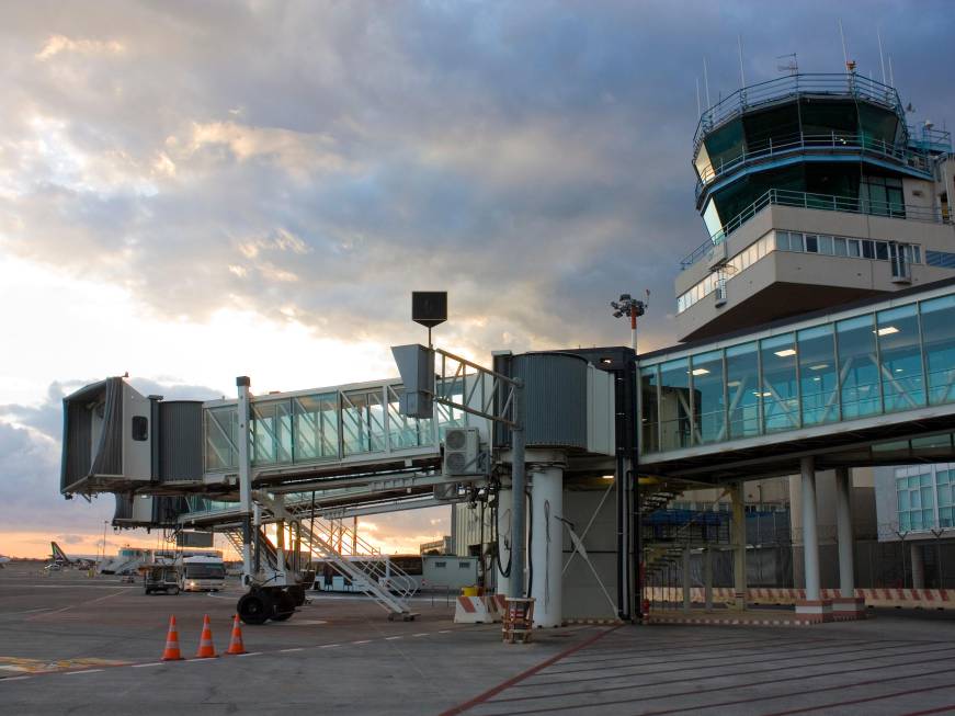 Aeroporto di Cataniastop a partenzee arrivi fino alle 22
