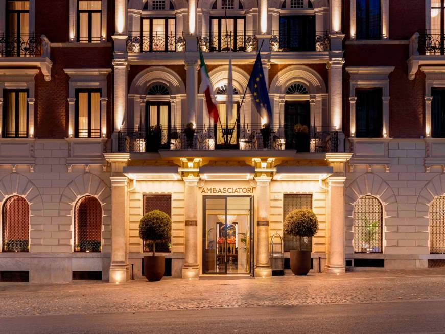 Roma, l’Ambasciatori Palace diventa promotore d’arte