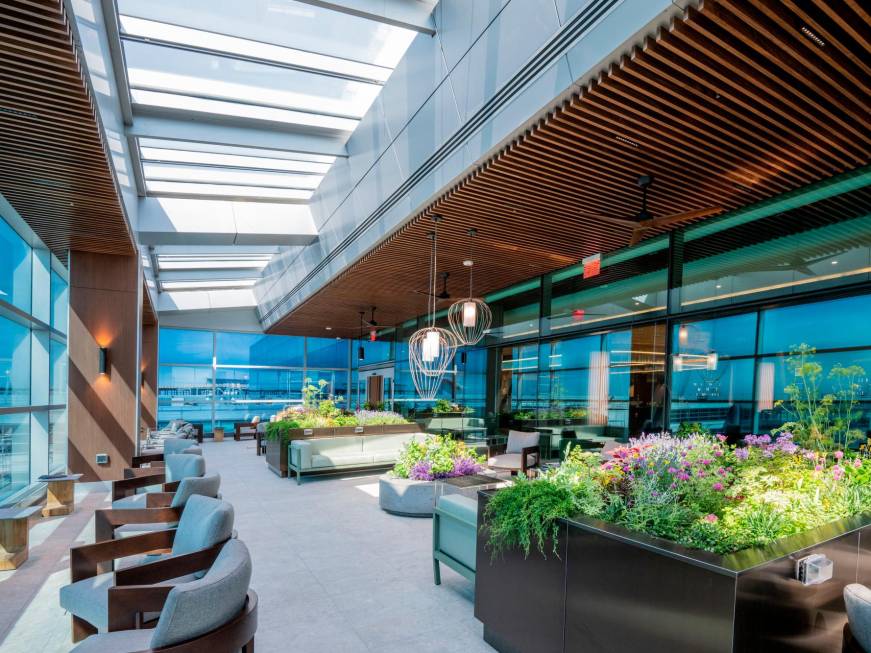 Delta apre la prima Delta One Lounge al JFK di New York. La gallery