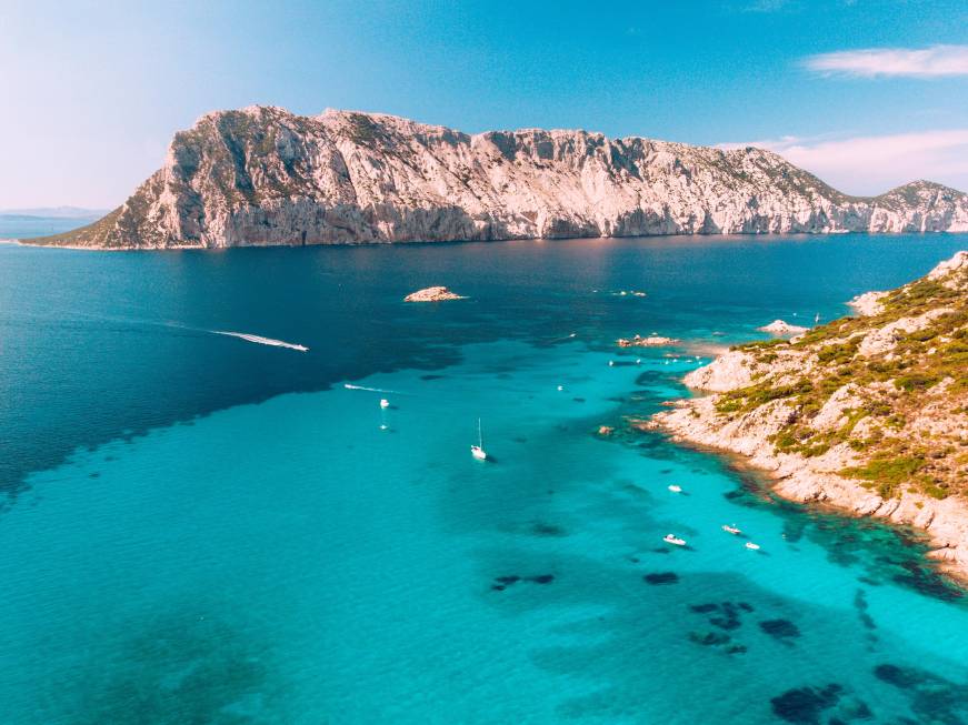 Sardegna: beach club davanti alla Tavolara, marcia indietro del Governo