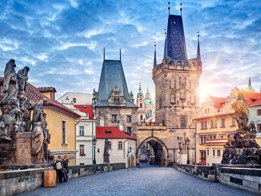 Praga vieta i tour notturni nei pub ai turisti