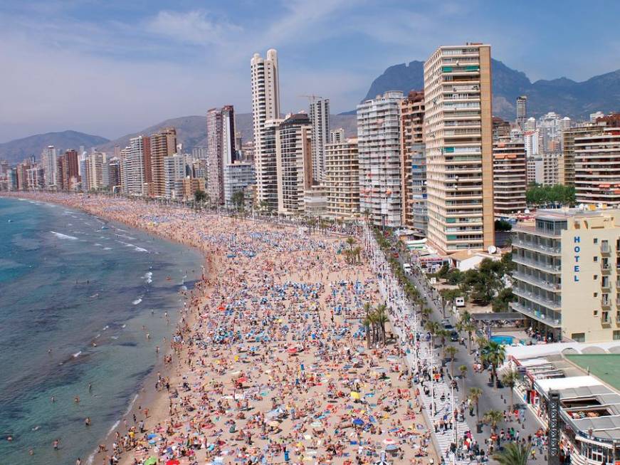 Benidorm: allerta per le truffe online ai danni dei turisti