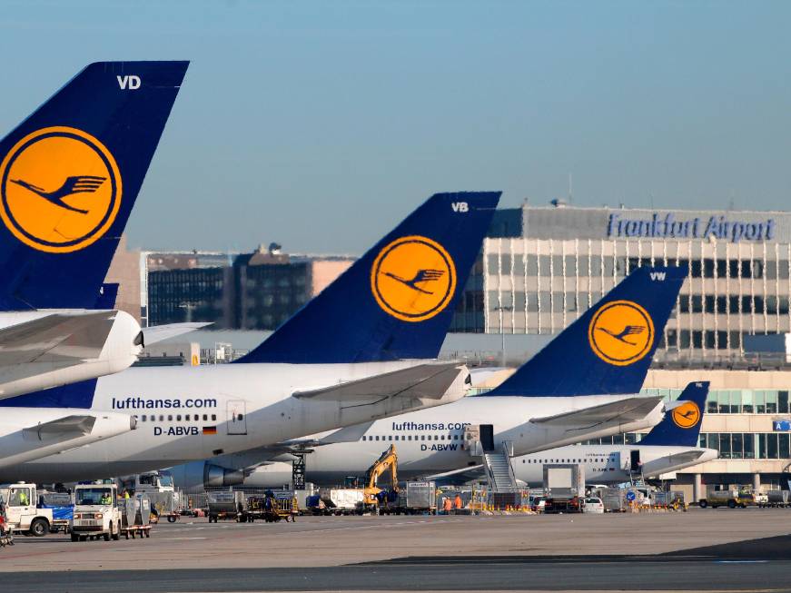 Lufthansa arretra e taglia voliLo storico Torino-Francoforteesce dal network