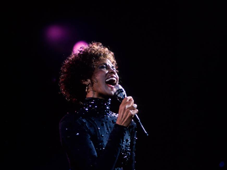 Ncl omaggia Whitney Houston con uno spettacolo su Norwegian Aura