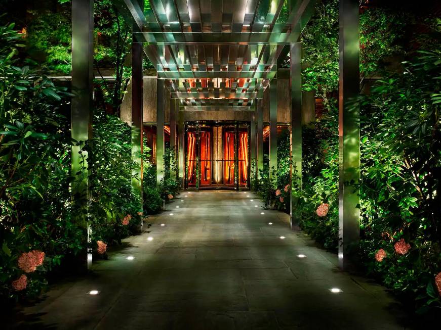 L’ingresso del PUBLIC New York